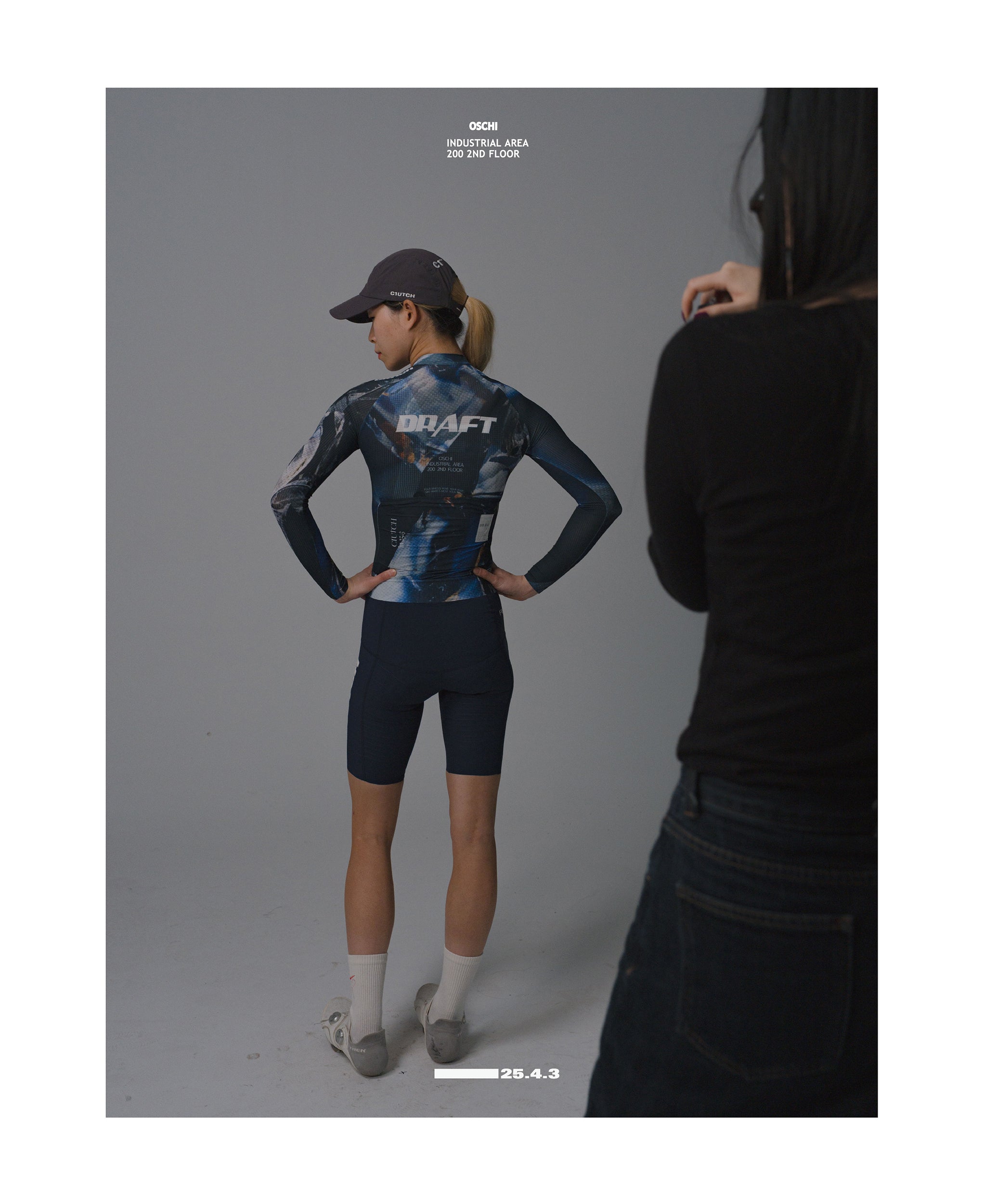 25  WOMEN’S ECHOES OF ICE LONG SLEEVE JERSEY.1
