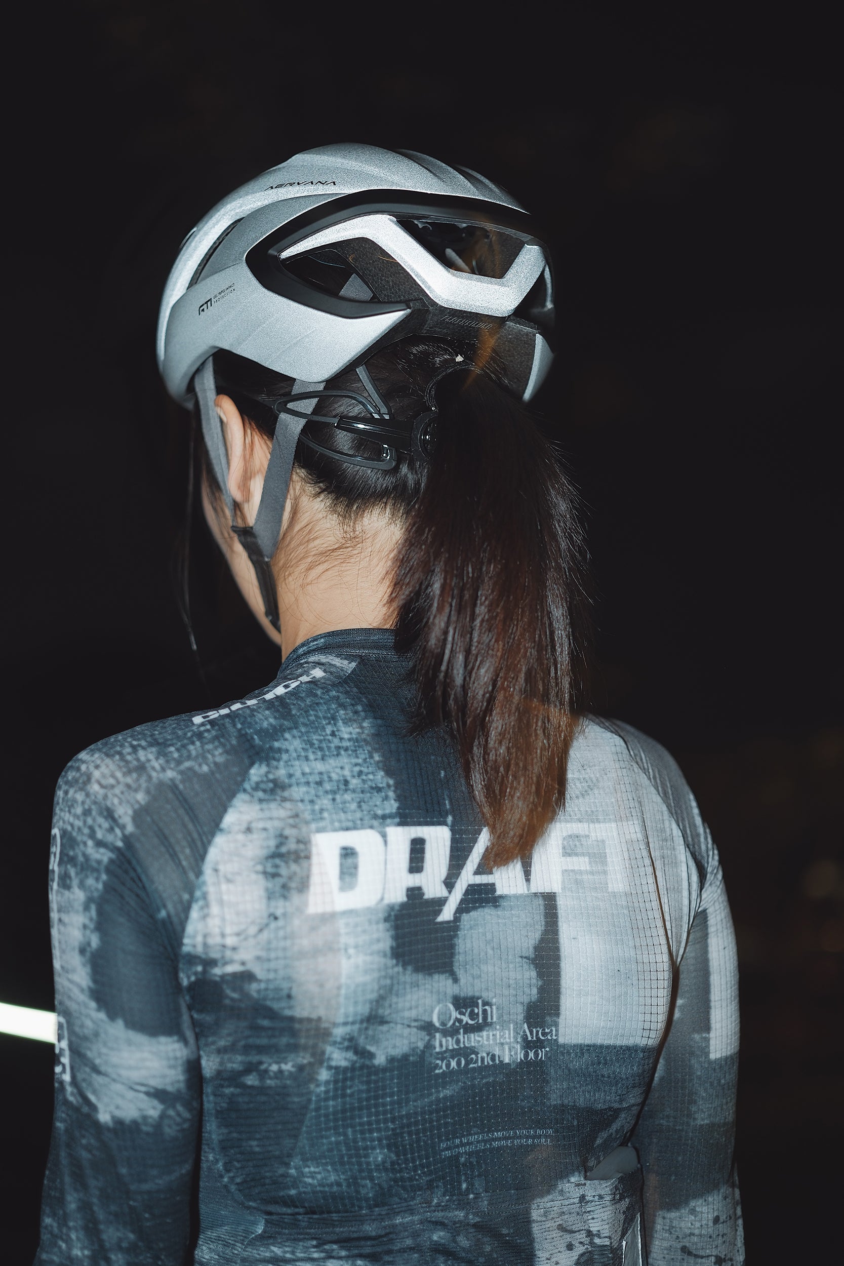 25 B&W NATURALELEMENTS WOMEN’S LONG SLEEVE JERSEY