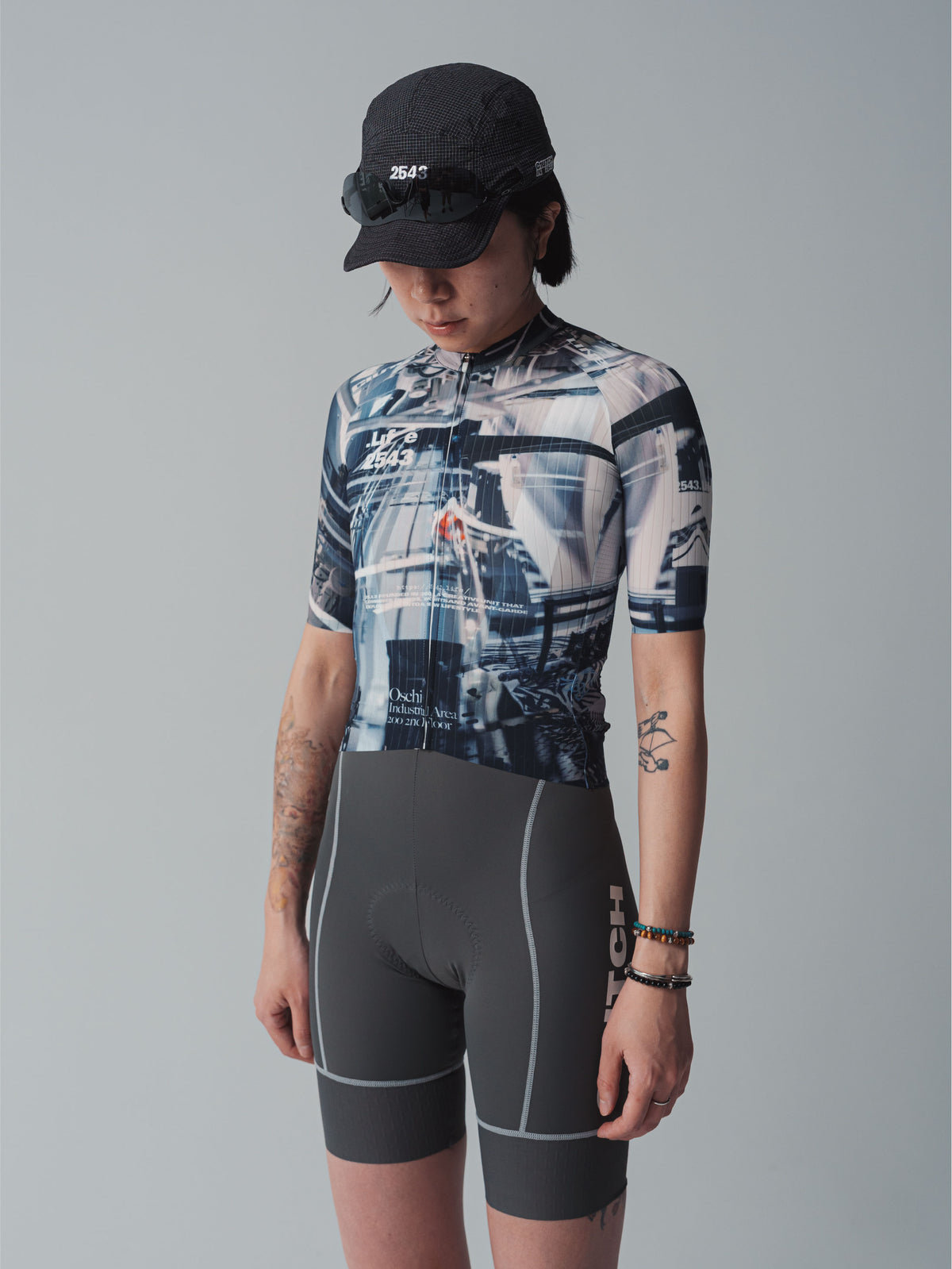 25 WOMEN’S TEAM JERSEY1