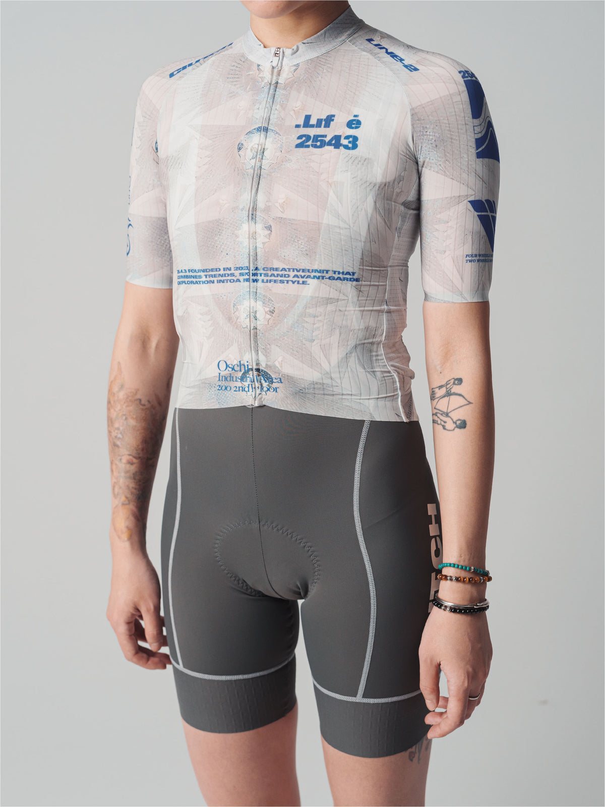 25 WOMEN’S TEAM JERSEY.3