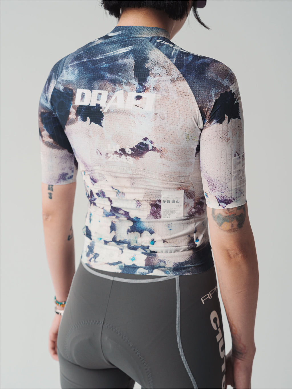 25 MEN’S TEAM JERSEY.2