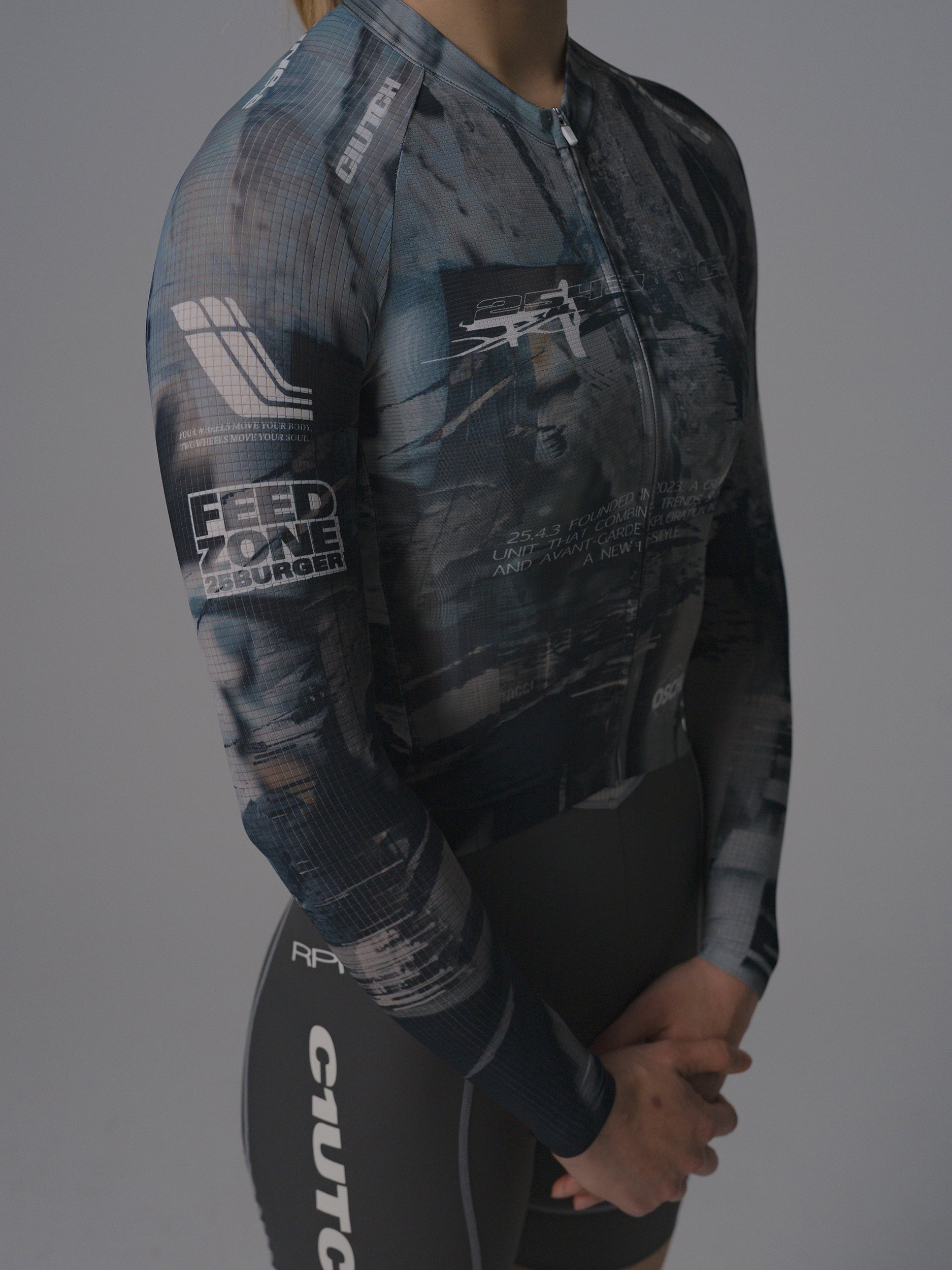 25  WOMEN’S ECHOES OF ICE LONG SLEEVE JERSEY.3