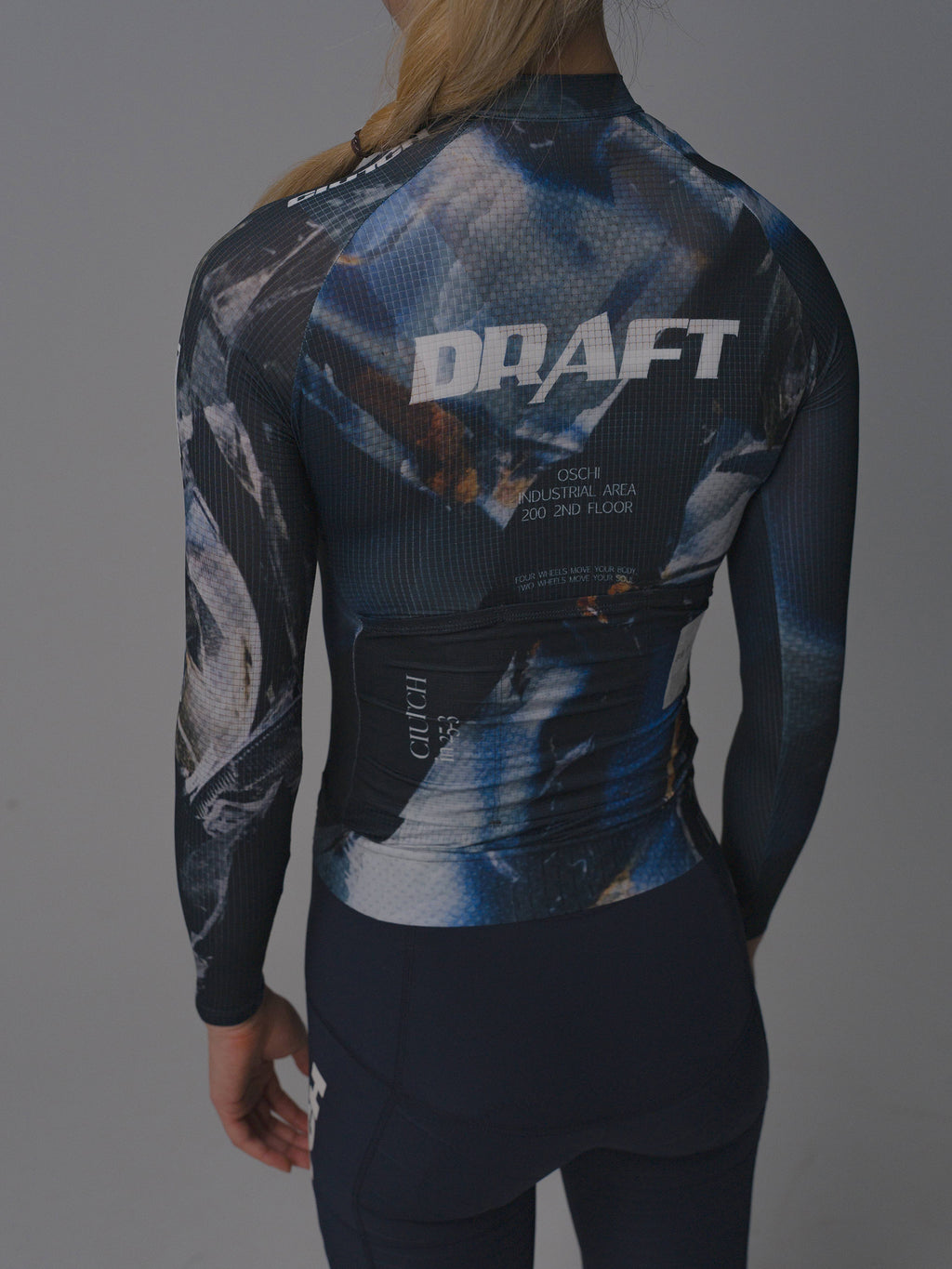 25  WOMEN’S ECHOES OF ICE LONG SLEEVE JERSEY.1