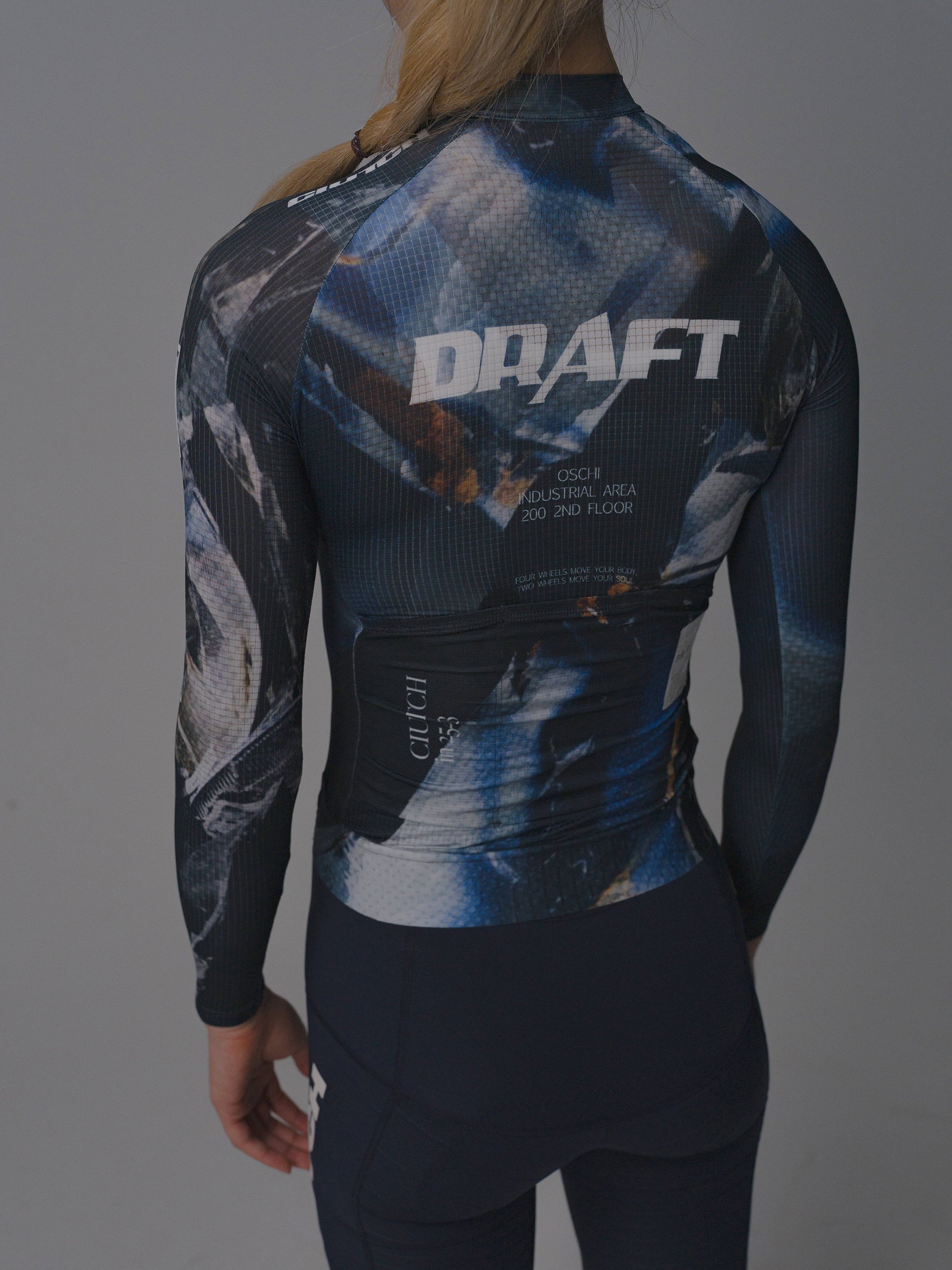 25  WOMEN’S ECHOES OF ICE LONG SLEEVE JERSEY.1