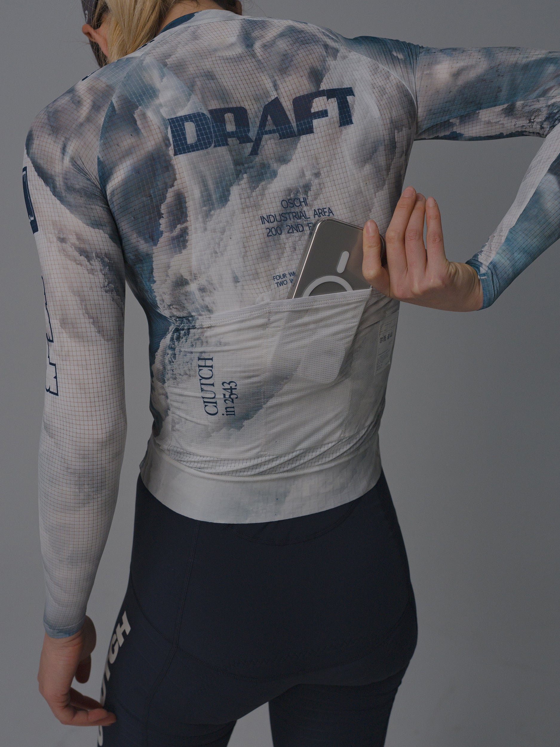 25  WOMEN’S ECHOES OF ICE LONG SLEEVE JERSEY.2