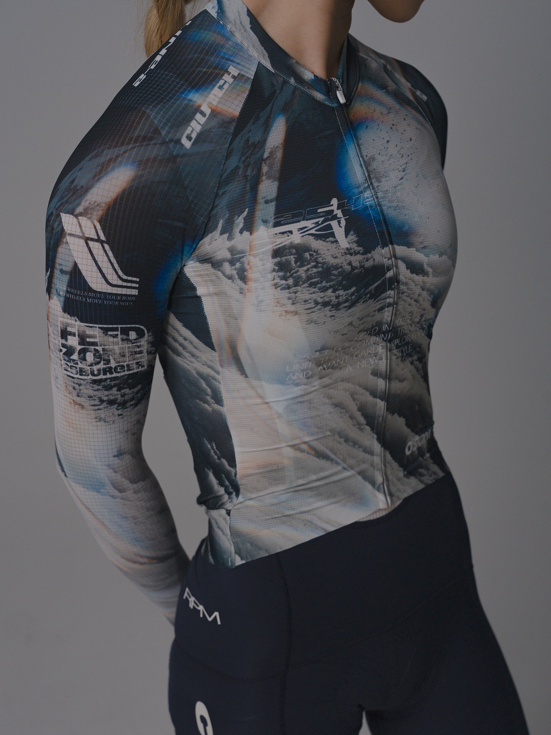 25  WOMEN’S ECHOES OF ICE LONG SLEEVE JERSEY.4