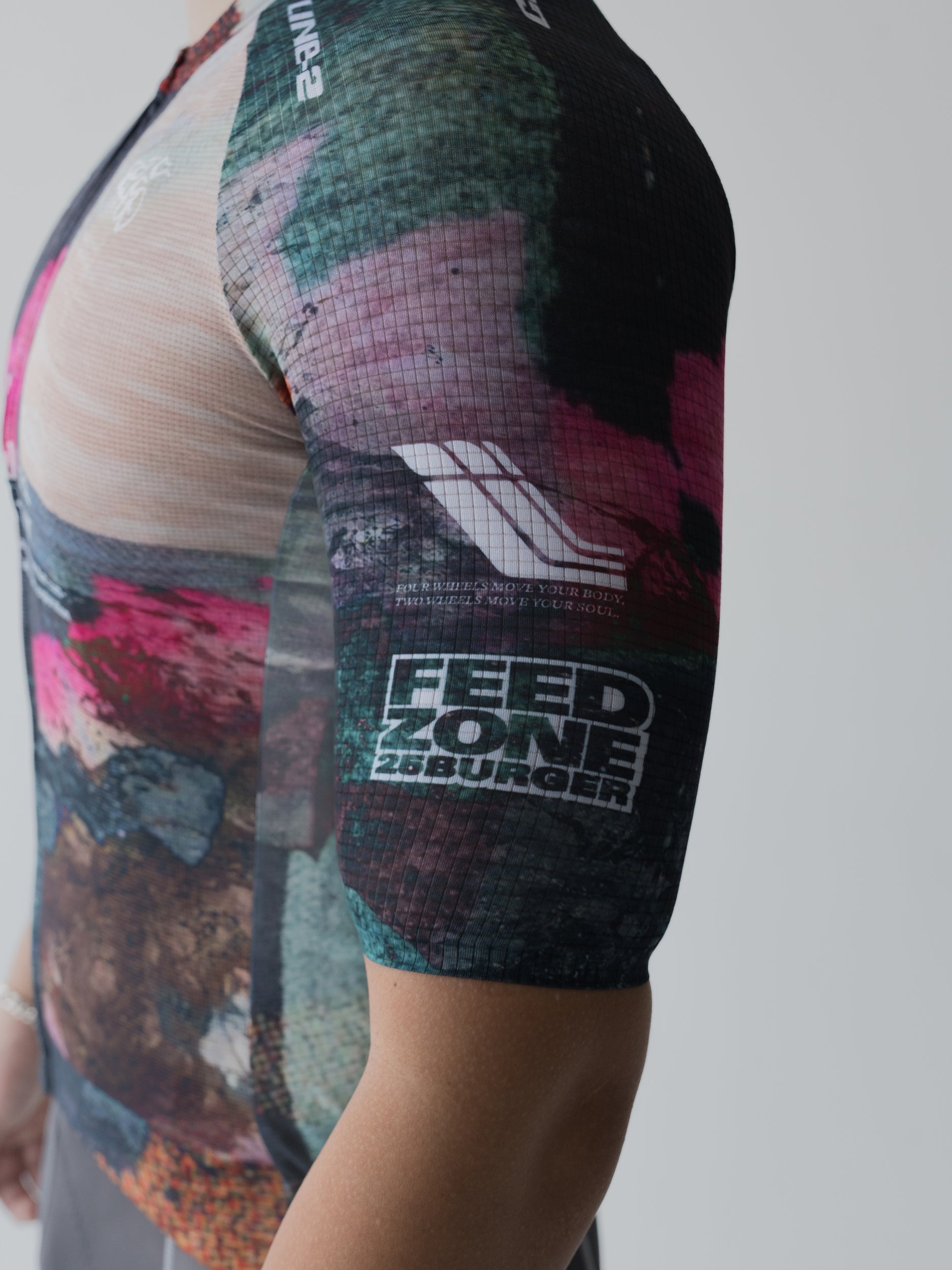 25 NATURAL ELEMENTS MEN’S MESH JERSEY