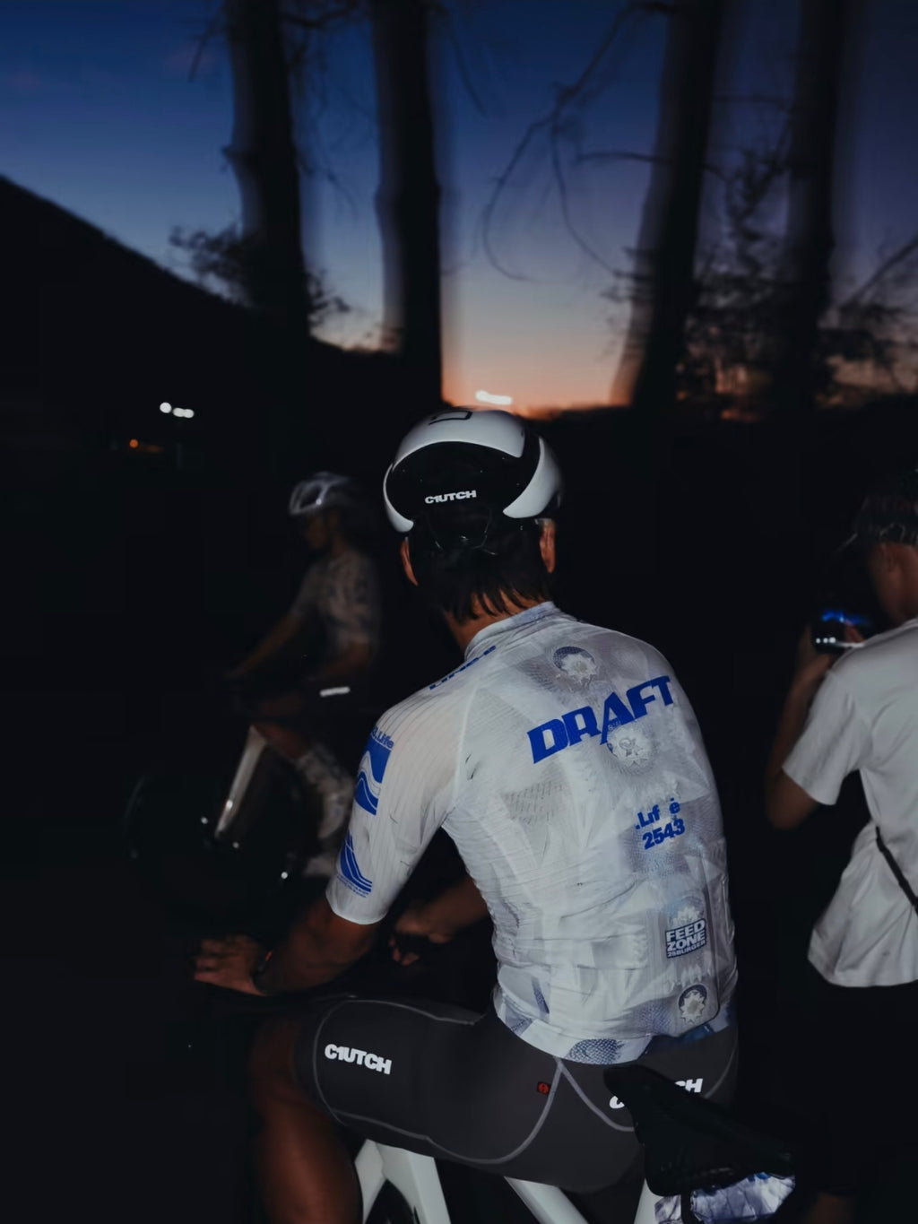 25 MEN’S TEAM JERSEY.3