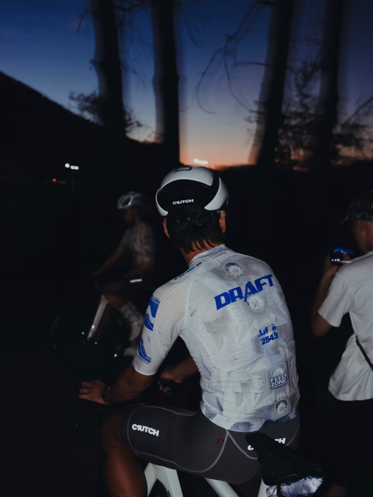 25 MEN’S TEAM JERSEY.3