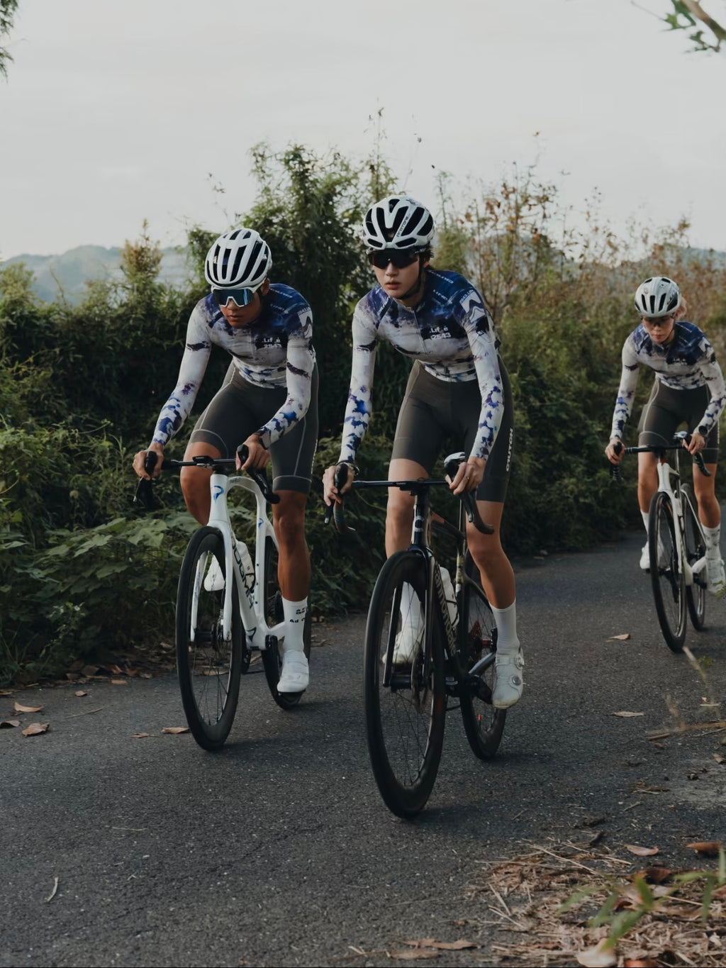 25 MEN’S TEAM JERSEY.2