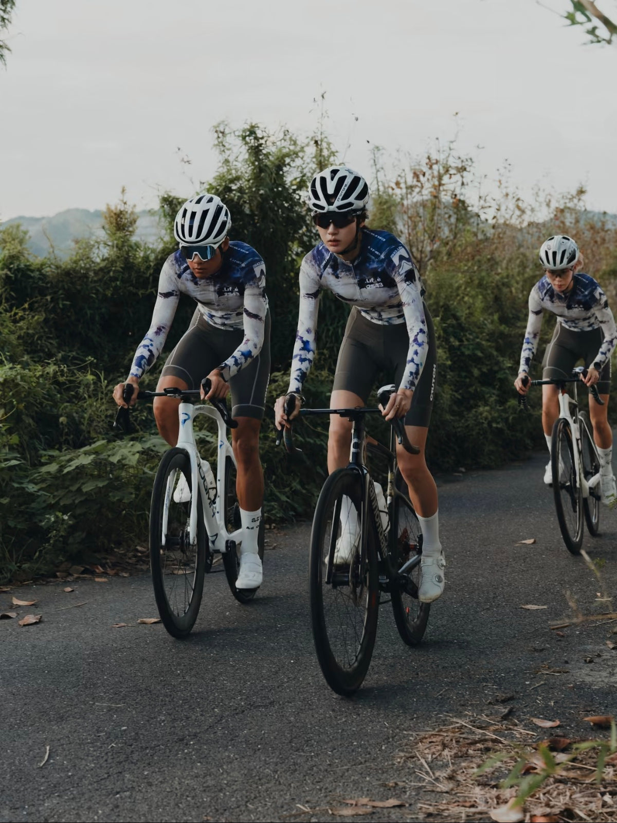 25 MEN’S TEAM JERSEY.2